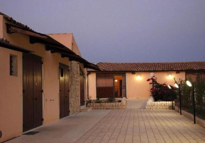 Agriturismo La Fiumara Villa Noto Exterior photo